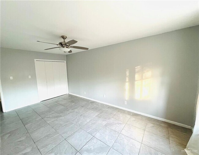 Foto del edificio - 817 Marinel Ln