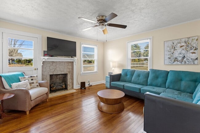 Foto del edificio - UNFURNISHED cozy private 2-bedroom, 2-bathroom home nestled in Winston-Salem