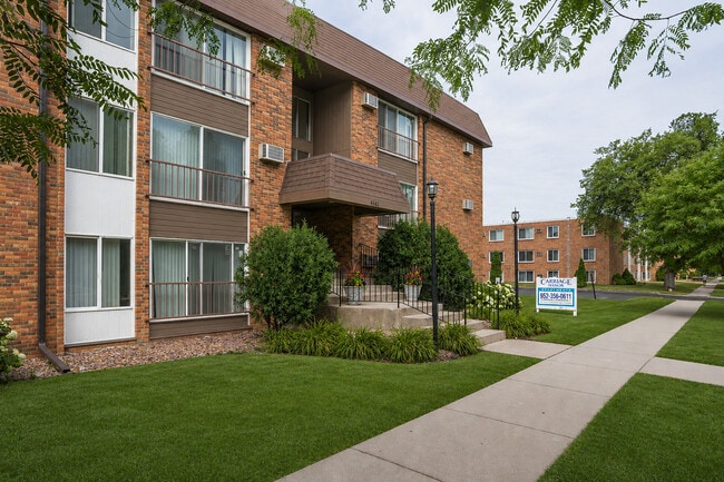 Building Photo - Carriage Manor Apartments