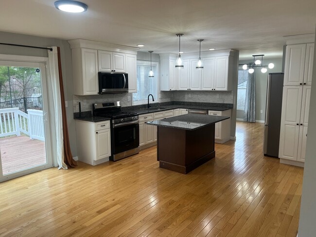 Foto del edificio - 131 Merrill Ave