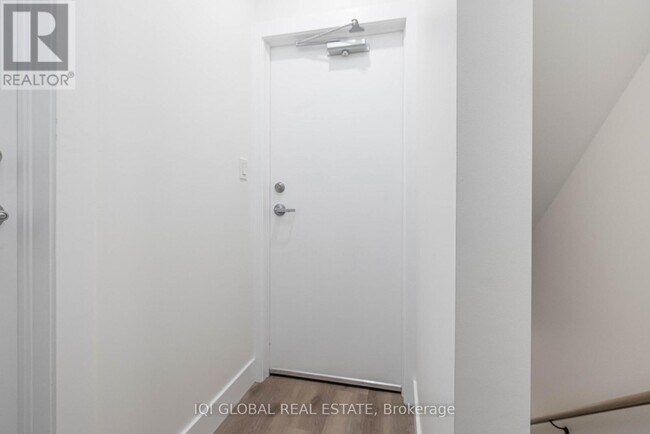 Photo du bâtiment - 1502 Dufferin St