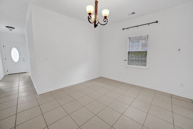 Building Photo - 108 Chase Creek Cir