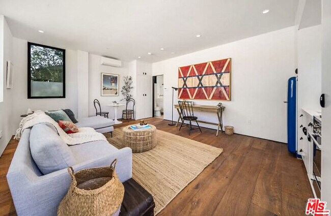 Foto del edificio - 303 Windward Ave