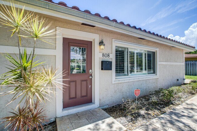 Foto del edificio - 808 SE 13th Ct