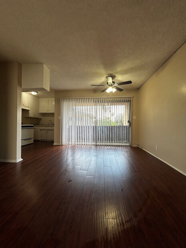 Foto del edificio - 882 N Los Robles Ave