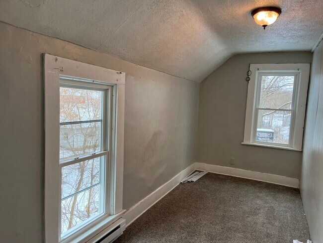 Foto del edificio - 1327 Saint Marys Ave