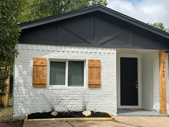 Building Photo - 3540 James Ave
