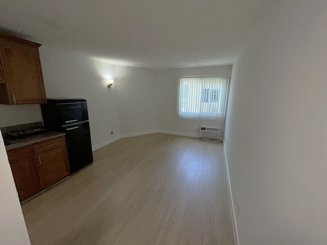 Interior Photo - 3169 - 319 S. New Hampshire Av