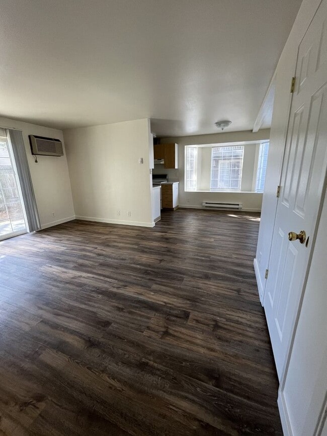 Interior Photo - 102 - Raymond