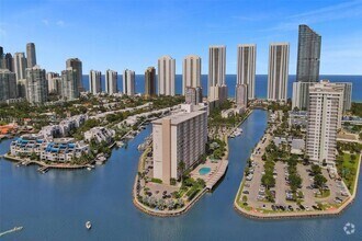 Building Photo - 400 Kings Point Dr