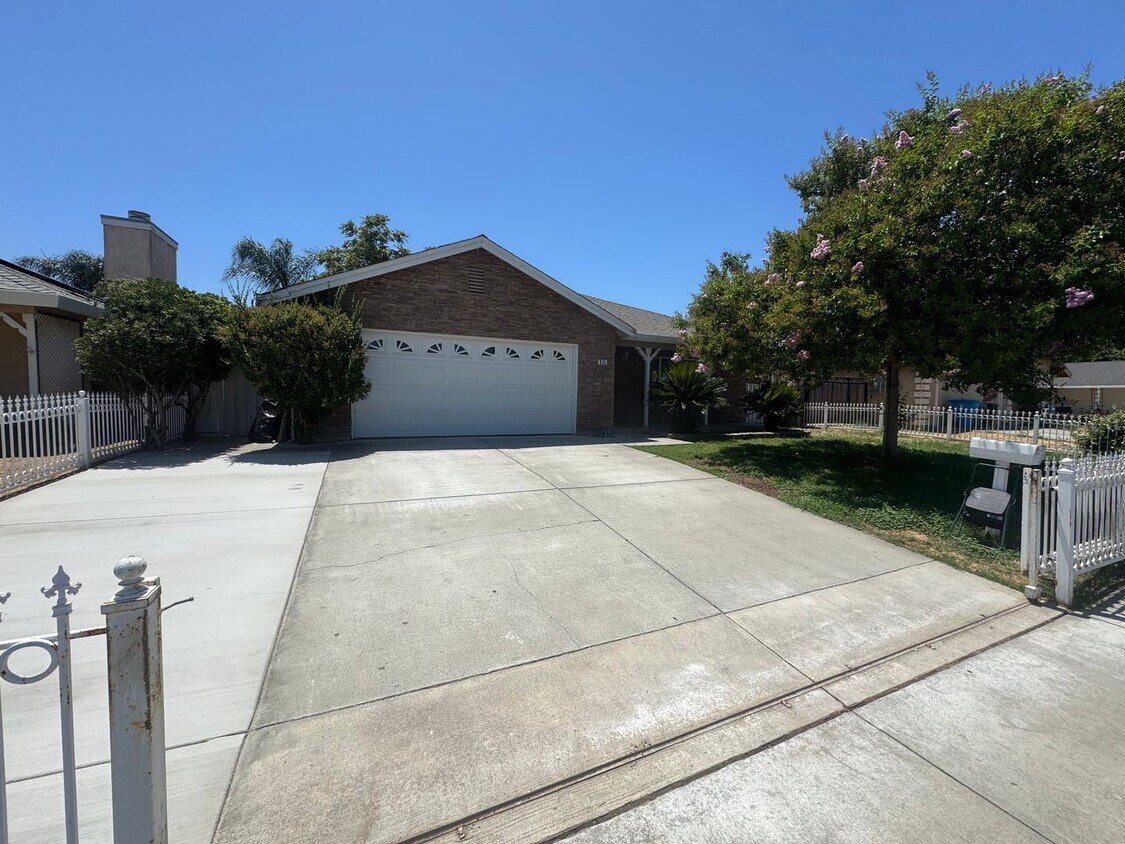 Foto principal - 3 bedroom | 2 bathroom | Single family hom...