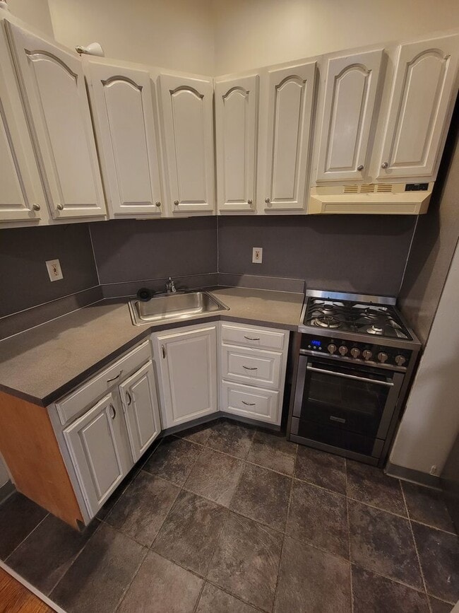 Building Photo - 4619 Cedar Ave