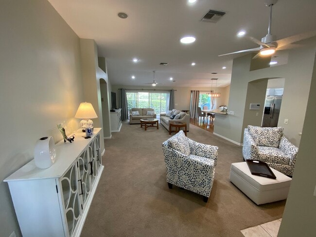 Building Photo - SEASONAL RENTAL in Glenview - 3 Beds, 2 Ba...