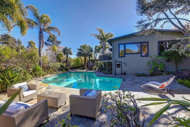 Foto del edificio - FIVE BEDROOM THREE-AND-A-HALF BATH HOME WI...