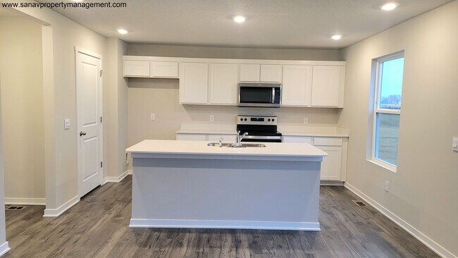 Foto del edificio - Contemporary Comfort: A Four-Bedroom Haven with Modern Flourish w/ 3 CAR GARAGE
