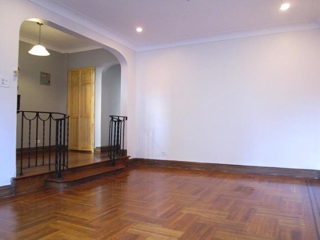 Foto del edificio - 55 E 196th St