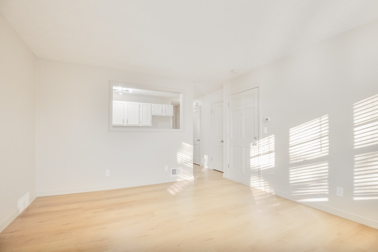 Living Area - 4620 Davenport St
