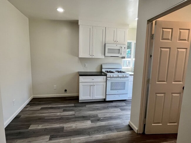 Building Photo - 1 Bedroom 1 Bath Granny Flat