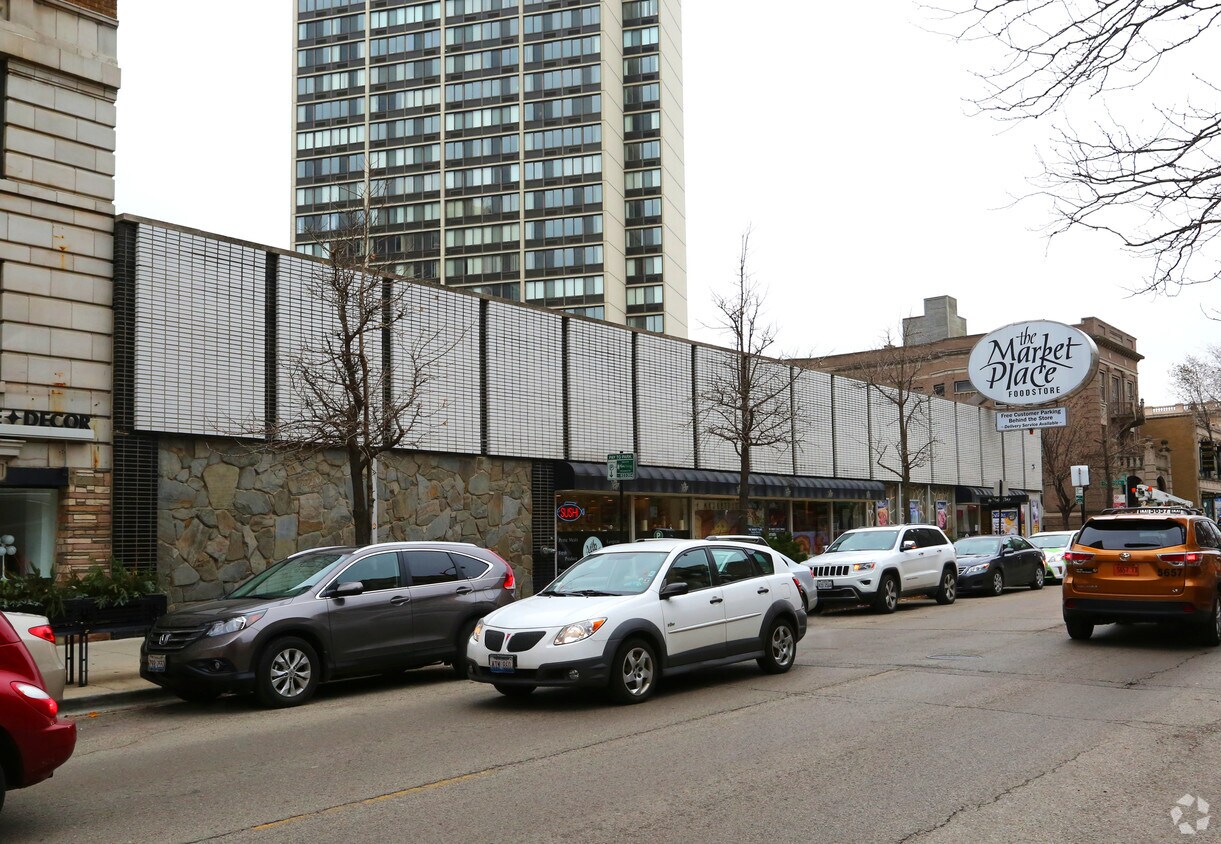 Building Photo - 521 W Diversey Pky