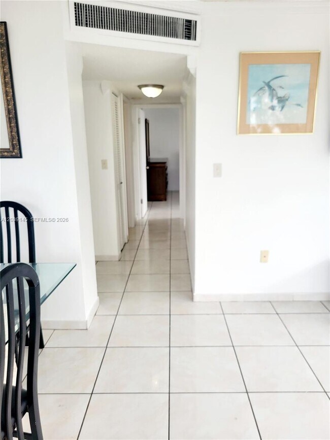 Foto del edificio - 1300 NE Miami Gardens Dr