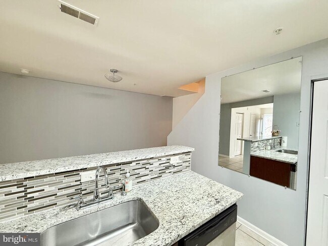 Foto del edificio - 10128 Reprise Dr