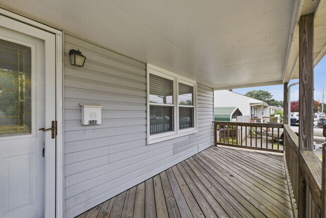Building Photo - 5545 Aragon Dr