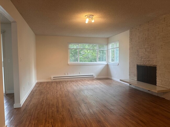 Foto del edificio - Spacious Top-Floor 2BD in Beautiful Magnol...
