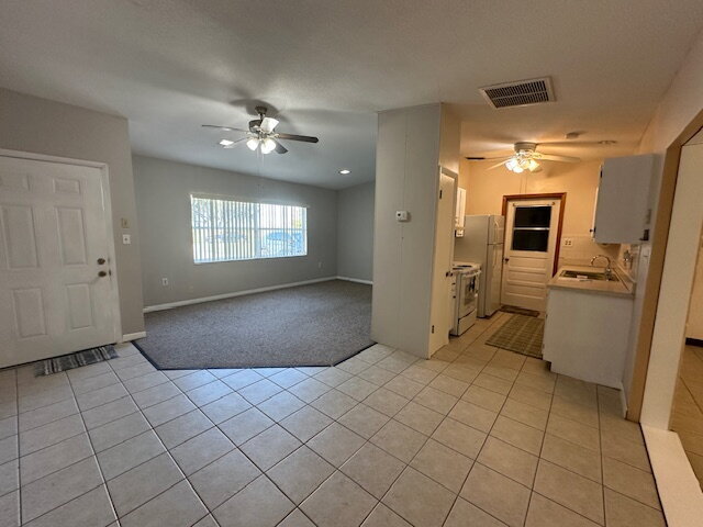 Building Photo - Lakeshore Gem with 3 Bedrooms and 2 Full B...