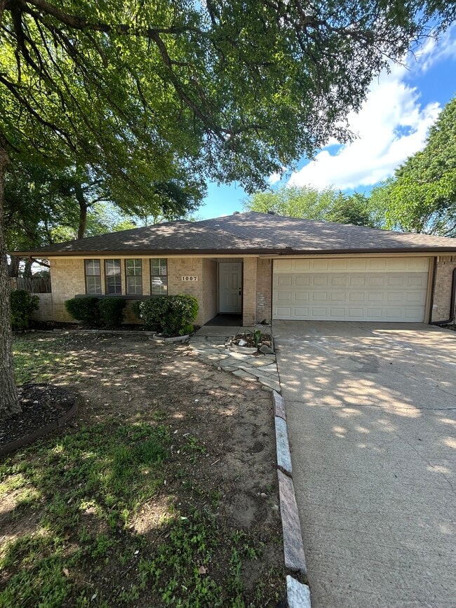 Building Photo - 1007 Almond Ct