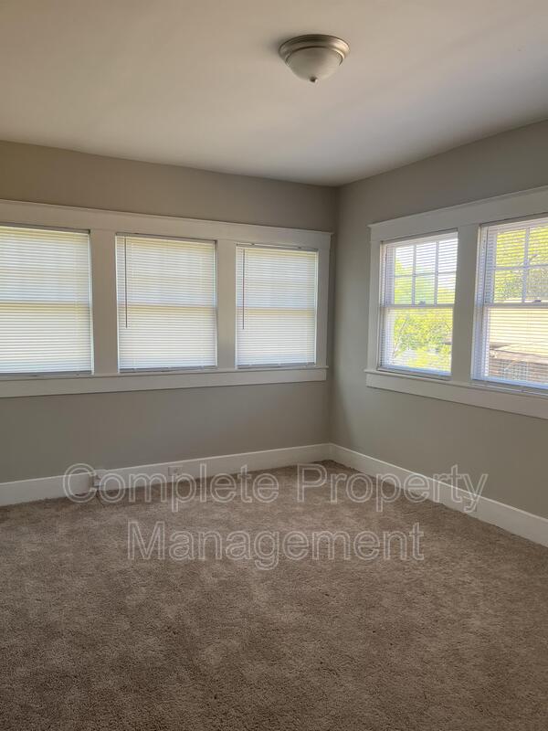 Foto del edificio - 870 7th Pl W