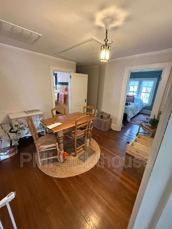 Foto del edificio - 145 Soundview Rd