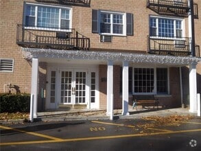 Building Photo - 4 Consulate Dr