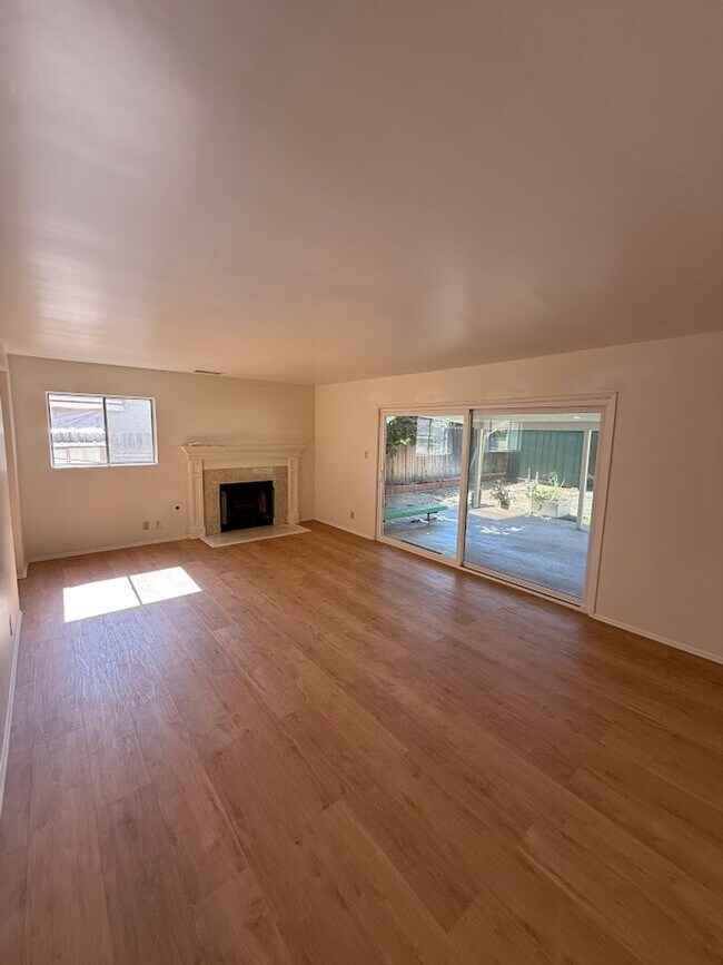 Foto del edificio - Beautiful 3 Bedroom, 2 Bathroom North Hill...