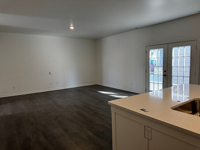 Foto del edificio - 225-229 W 3rd St
