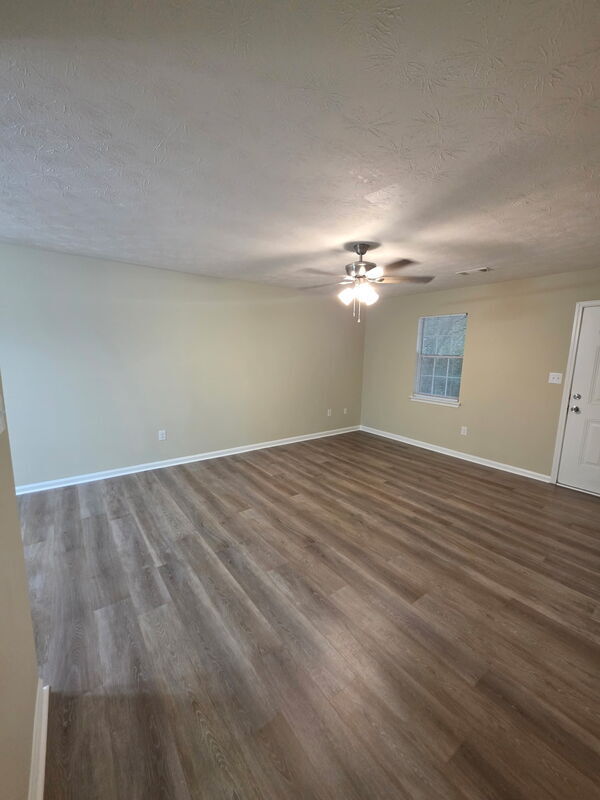 Building Photo - 220 Big Oak Cir
