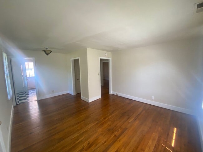 Foto del edificio - 2600 Spring Garden St