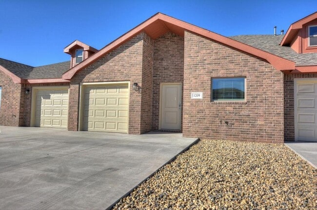 Building Photo - 1209 N Essex Dr