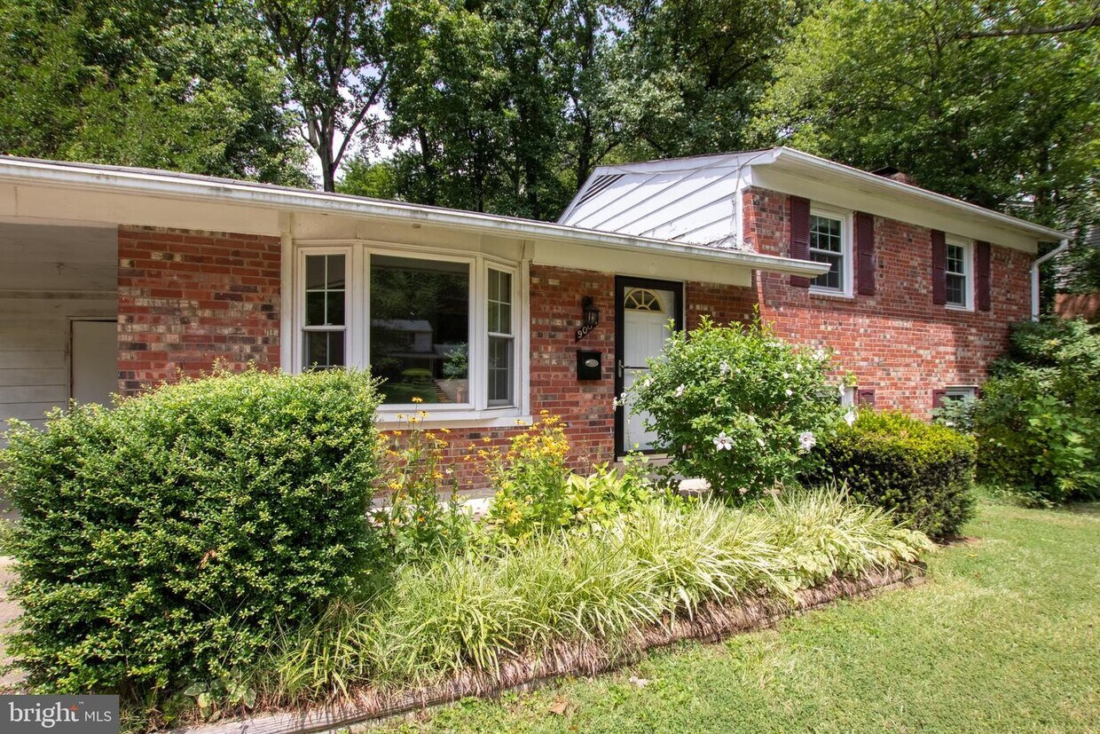 9008 Braeburn Dr, Annandale, VA 22003 House Rental in Annandale, VA