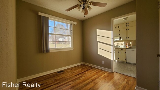 Building Photo - 2 br, 1 bath House - 28 Trowbridge Lane