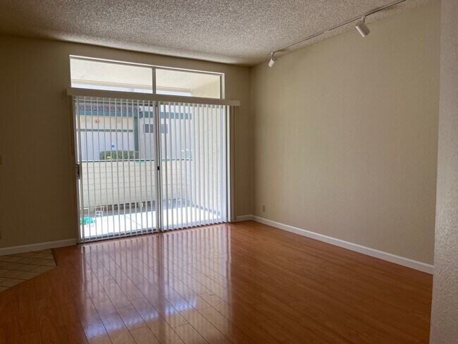 Foto del edificio - 3038 Flint St