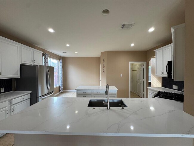 Foto del edificio - 24423 Hampton Lakes Dr