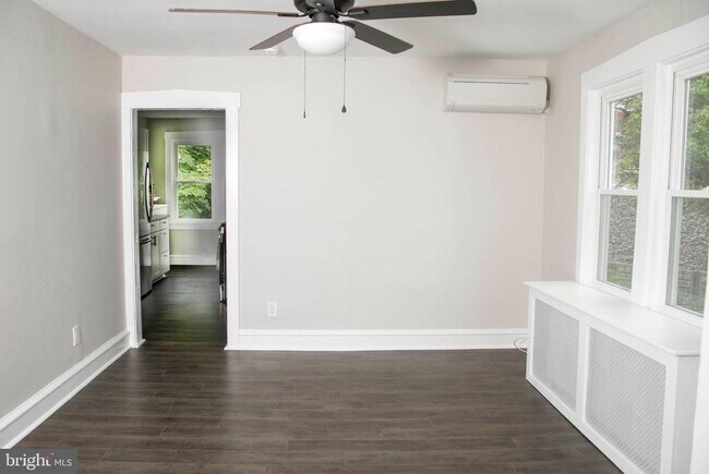 Building Photo - 107 W Collings Ave