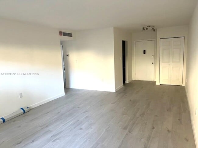 Building Photo - 13710 SW 90th Ave