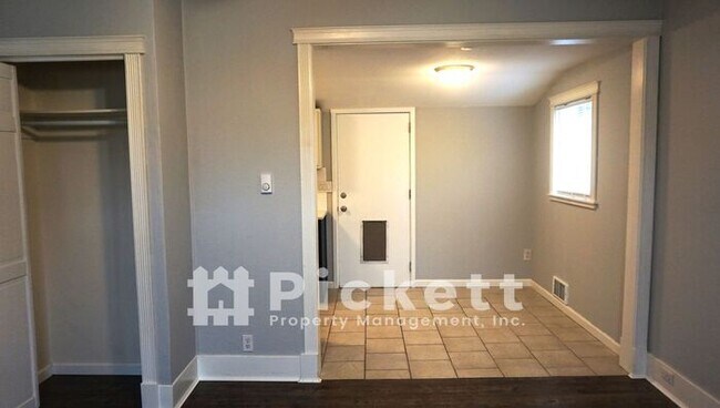 Building Photo - 1 Bedroom Charming Craftsman near Olympic ...