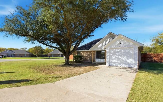 Photo - 220 Brook Cir House