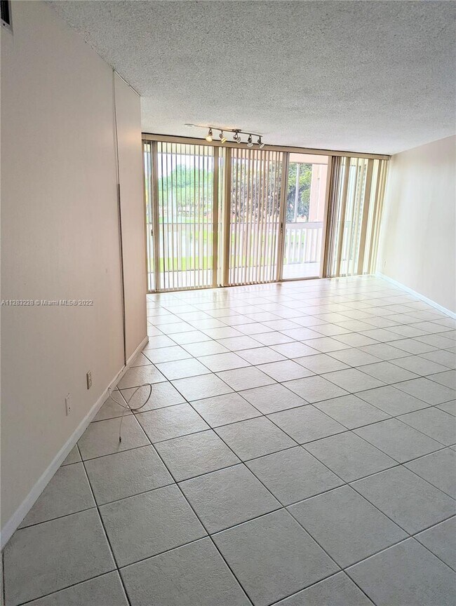 Foto del edificio - 6901 Environ Blvd