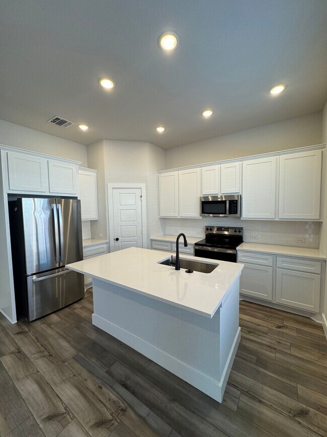 Building Photo - 700 N William E Crawford Ave