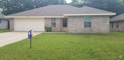 Building Photo - 2305 Upland Bend Dr