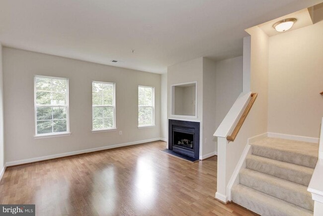 Building Photo - 42514 Mayflower Terrace