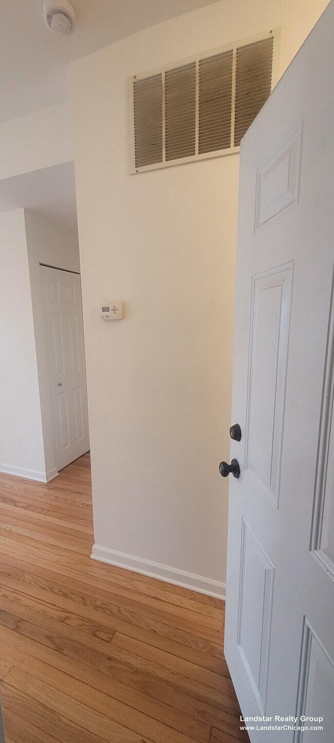 Foto del edificio - 4946 N Ridgeway Ave